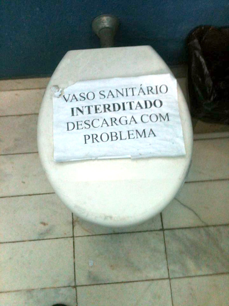 Sede da Guarda Municipal tem mobiliário antigo e banheiro interditado
