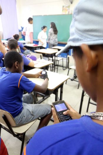 Educadores têm dificuldade para prender atenção de alunos só com métodos tradicionais