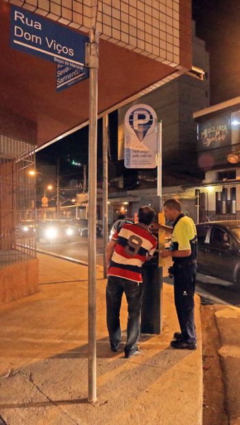 Força-tarefa garante Área Azul noturna 2 Rotativo pago começou a funcionar entre 18h e 2h (Leonardo Costa/01-09-15)