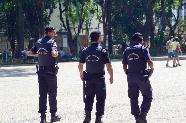 Entre as funções da Guarda Municipal, está a proteção de patrimônios públicos, como o Parque Halfeld (OLAVO PRAZERES/16-10-15)