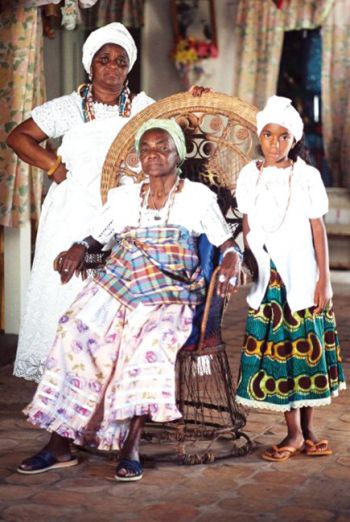 DIVULGAÇÃO Mãe Stella de Oxóssi e sua família integram filme sobre terreiros baianos