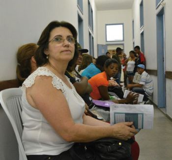Número dos casos de doença dobra 2 Regina Machado chegou ao PAM ao meio-dia, mas às 17h não havia sido atendida (MARCELO RIBEIRO/16-02-16)
