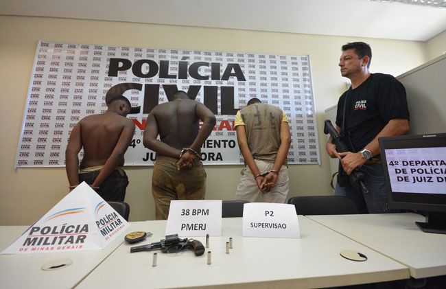 Polícia prende suspeitos de execução de prefeito 4 Três suspeitos foram apresentados ontem pela Polícia Civil em Juiz de Fora (Marcelo Ribeiro/10-02-16)