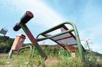 Academias longe de serem esportivas 5 No Acesso Norte, altura do Bairro Industrial, podem ser vistos mato alto e equipamentos deteriorados (Marcelo Ribeiro/09-05-16)
