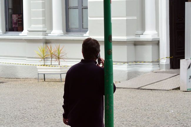 Violência em assalto de celulares 3 Orientação é para que juiz-forano fique atento ao usar celular (Olavo Prazeres/22-06-16)
