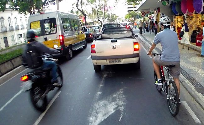 FERNANDO PRIAMO/26-07-16 Repórter Eduardo Valente fez percurso de bicicleta na última terça-feira