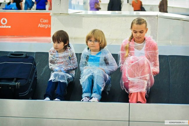 Duas babás aprontam todas em viagem que precisam cuidar dos três filhos pestinhas da chefe
